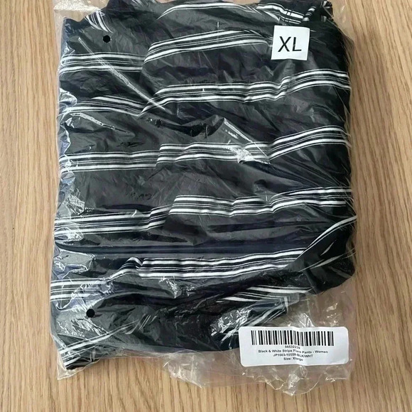 🆕Boho Vibes Black & White Stripe Flared Pants🆕 - Picture 10 of 10